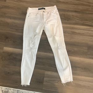 White distressed jeans